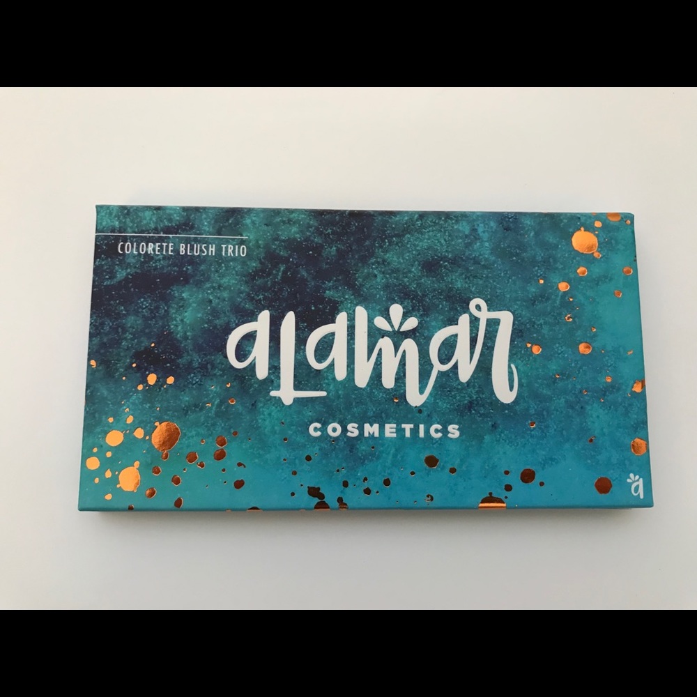 NWOT Alamar blush trio blush/ highlighter pallet